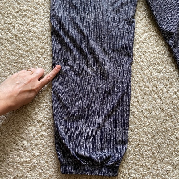 Lululemon Black & White Jogger Pants Sz 6 - Picture 11 of 15